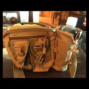 Hiking hip pack w/water bottle holder